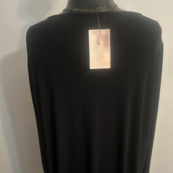 A Beautiful Soul Black pleated flowy V-neck tunic, size 22/24 - Picture 3 of 5